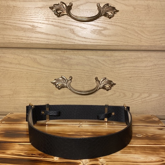 Cute faux leather black waist belt with gold hardware. Size small. - Picture 3 of 5